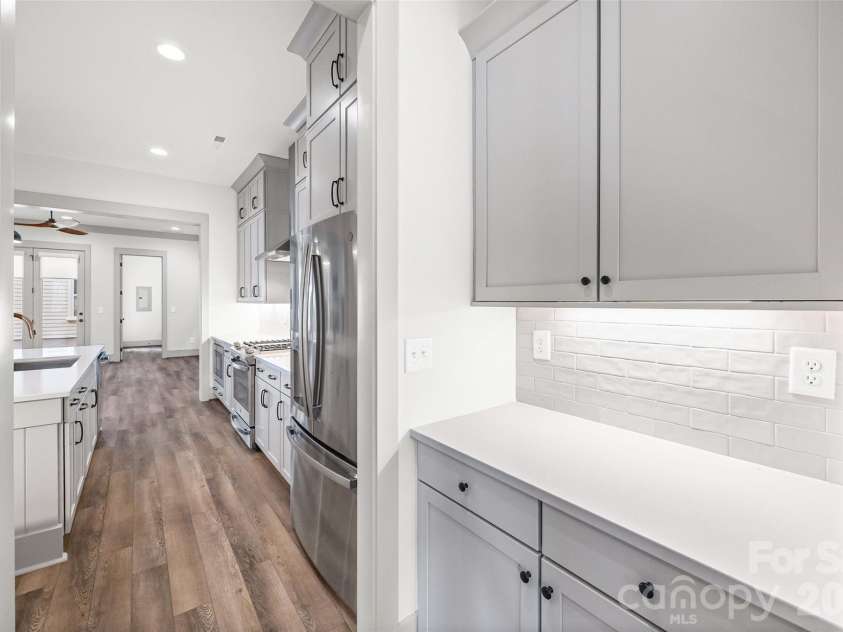 539 Plowman Lane, Fort Mill, SC 29715.  MLS# CAR4342093, YatesRealty ID 20689. Butlers Pantry