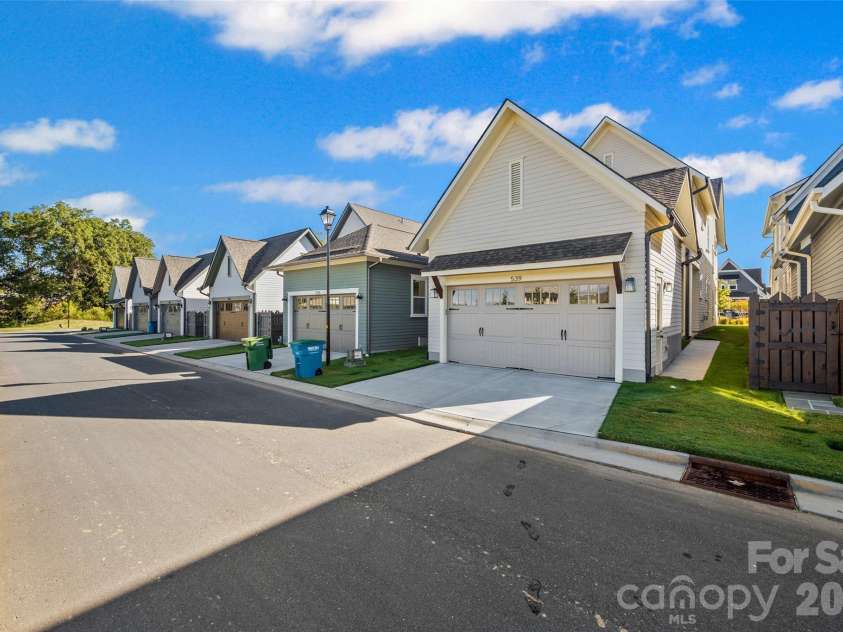 539 Plowman Lane, Fort Mill, SC 29715.  MLS# CAR4342093, YatesRealty ID 20689. Free-standing Garage in Back