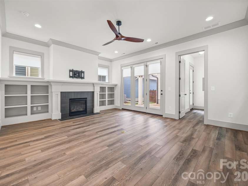 539 Plowman Lane, Fort Mill, SC 29715.  MLS# CAR4342093, YatesRealty ID 20689. Integrated Fireplace