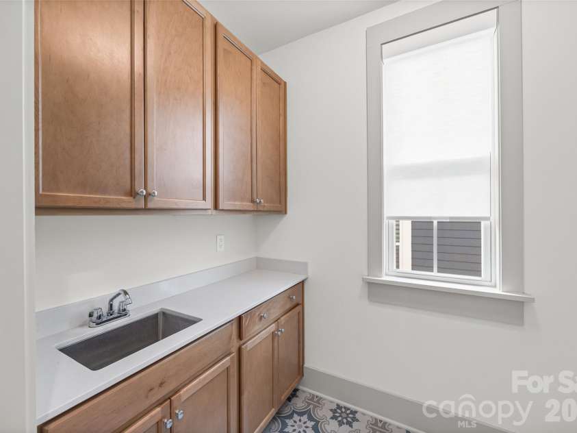 539 Plowman Lane, Fort Mill, SC 29715.  MLS# CAR4342093, YatesRealty ID 20689. Laundry with Sink