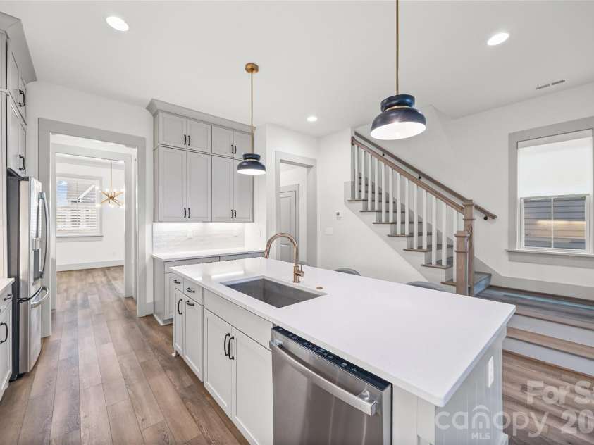 539 Plowman Lane, Fort Mill, SC 29715.  MLS# CAR4342093, YatesRealty ID 20689. Spacious Island