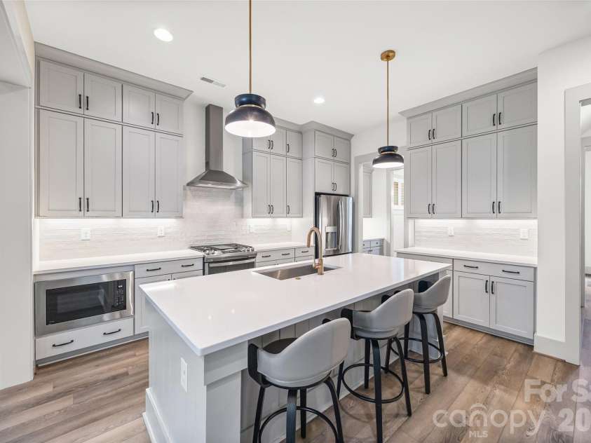 539 Plowman Lane, Fort Mill, SC 29715.  MLS# CAR4342093, YatesRealty ID 20689. Stacked Cabinets