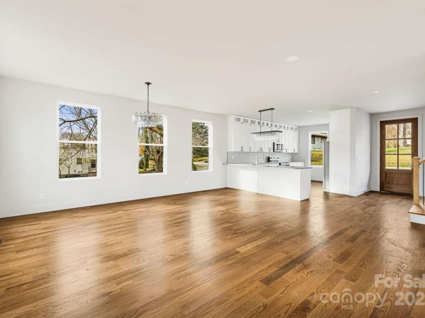 61 Bellevue Road, Asheville, NC 28803.  MLS# CAR4203154, YatesRealty ID 2069. 