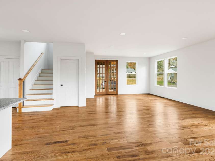 61 Bellevue Road, Asheville, NC 28803.  MLS# CAR4203154, YatesRealty ID 2069. 