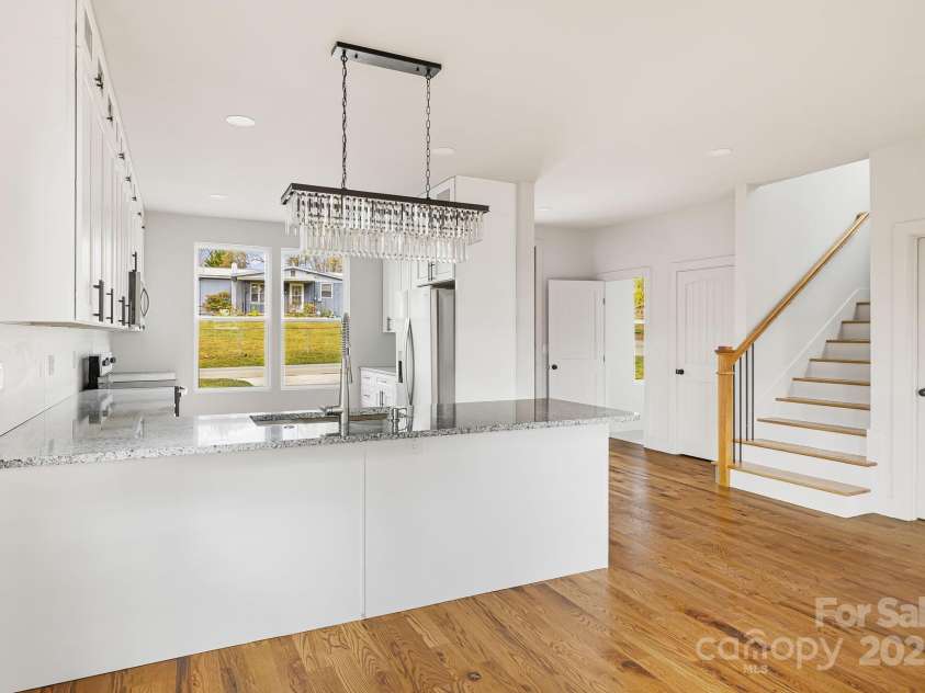 61 Bellevue Road, Asheville, NC 28803.  MLS# CAR4203154, YatesRealty ID 2069. 