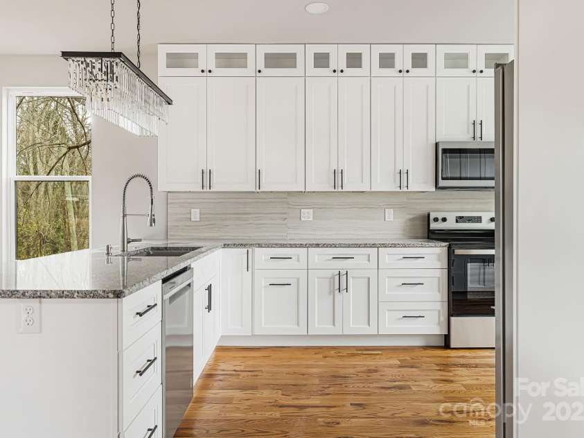 61 Bellevue Road, Asheville, NC 28803.  MLS# CAR4203154, YatesRealty ID 2069. Plenty of workspace for more than one cook in the kitchen!