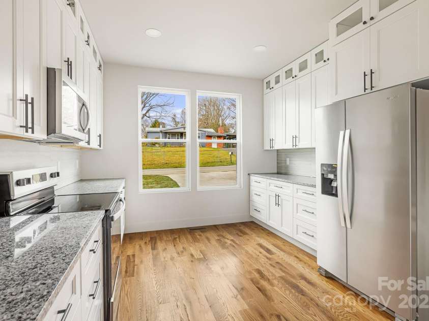 61 Bellevue Road, Asheville, NC 28803.  MLS# CAR4203154, YatesRealty ID 2069. Plenty of workspace for more than one cook in the kitchen!