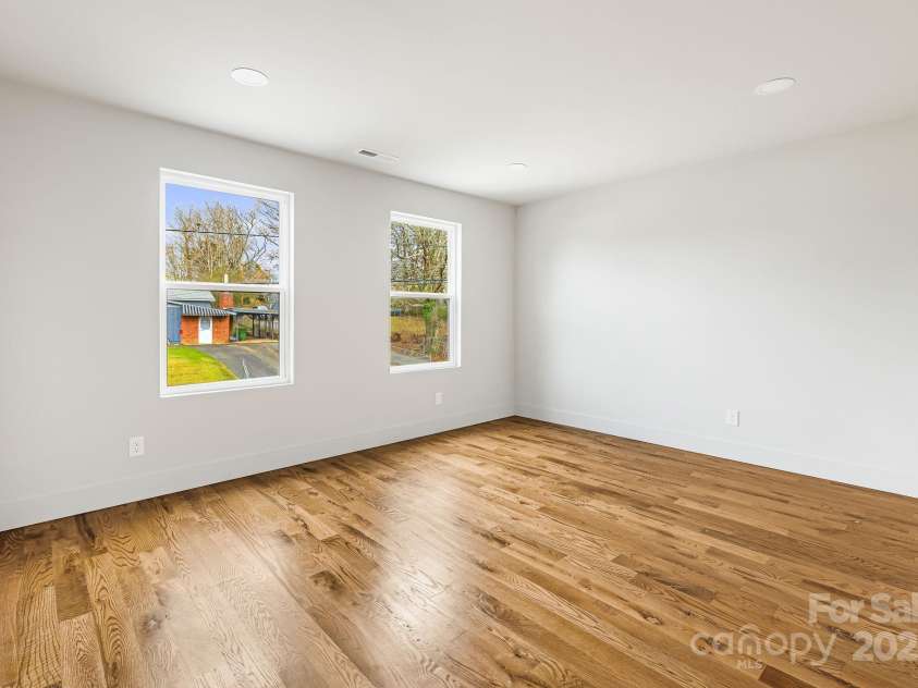 61 Bellevue Road, Asheville, NC 28803.  MLS# CAR4203154, YatesRealty ID 2069. Primary Bedroom