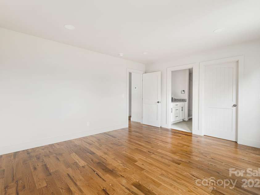 61 Bellevue Road, Asheville, NC 28803.  MLS# CAR4203154, YatesRealty ID 2069. Primary Bedroom