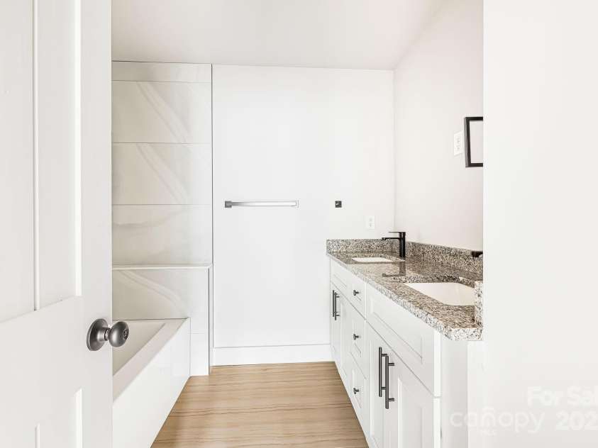 61 Bellevue Road, Asheville, NC 28803.  MLS# CAR4203154, YatesRealty ID 2069. Upper Level Bathroom