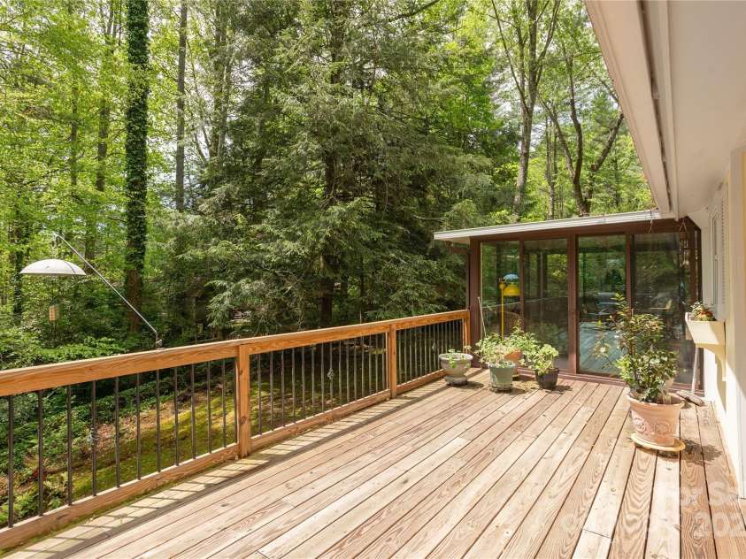 99 Meadowbrook Circle, Brevard, NC 28712.  MLS# CAR4252989, YatesRealty ID 20691. 