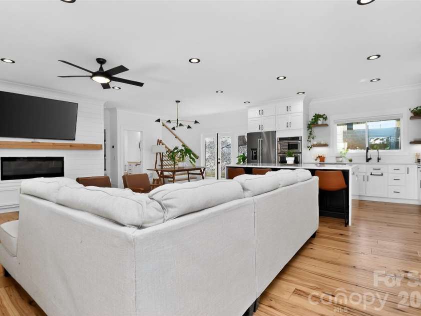 5026 Buckingham Drive, Charlotte, NC 28209.  MLS# CAR4376600, YatesRealty ID 20692. 