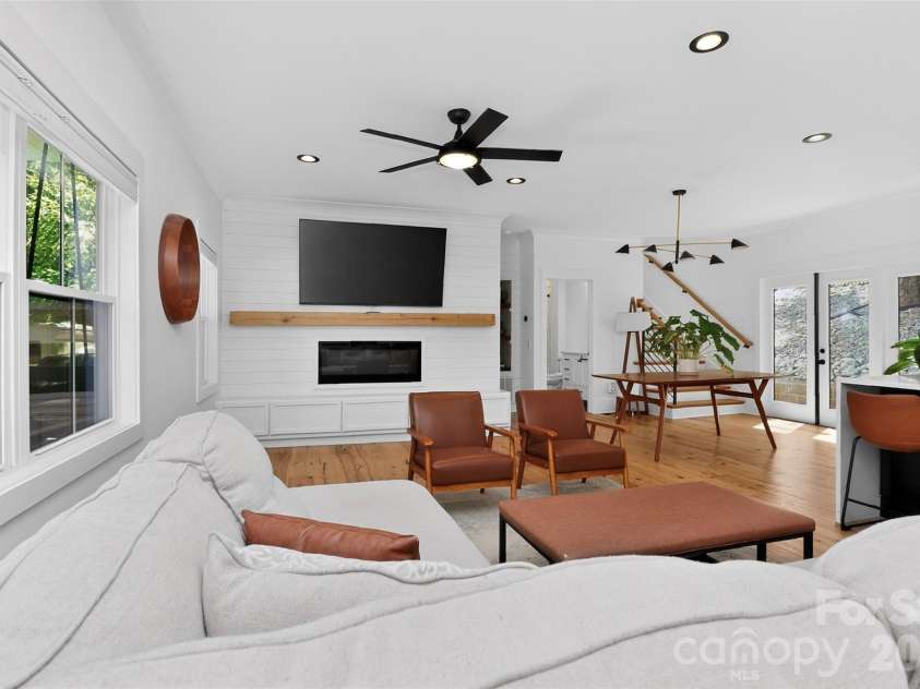 5026 Buckingham Drive, Charlotte, NC 28209.  MLS# CAR4376600, YatesRealty ID 20692. 