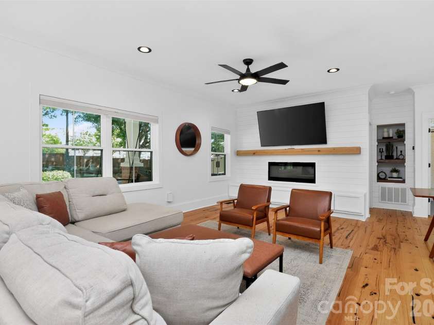 5026 Buckingham Drive, Charlotte, NC 28209.  MLS# CAR4376600, YatesRealty ID 20692. 
