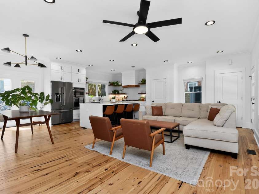 5026 Buckingham Drive, Charlotte, NC 28209.  MLS# CAR4376600, YatesRealty ID 20692. 