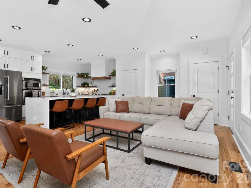 5026 Buckingham Drive, Charlotte, NC 28209.  MLS# CAR4376600, YatesRealty ID 20692. 