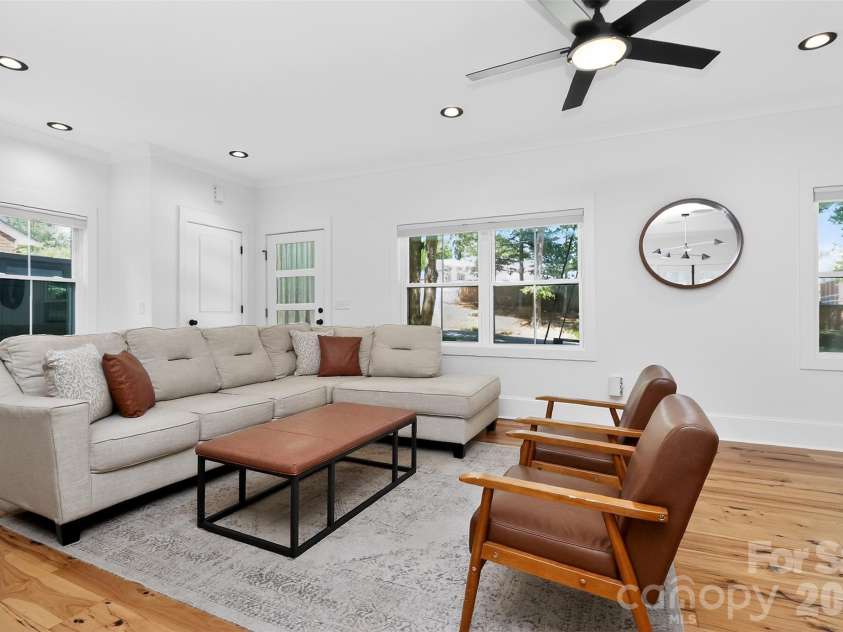 5026 Buckingham Drive, Charlotte, NC 28209.  MLS# CAR4376600, YatesRealty ID 20692. 