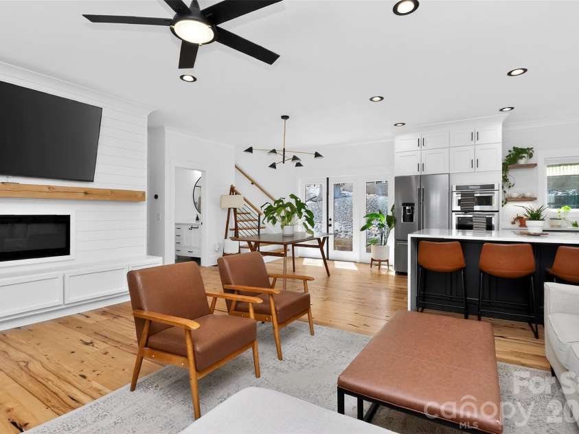 5026 Buckingham Drive, Charlotte, NC 28209.  MLS# CAR4376600, YatesRealty ID 20692. 