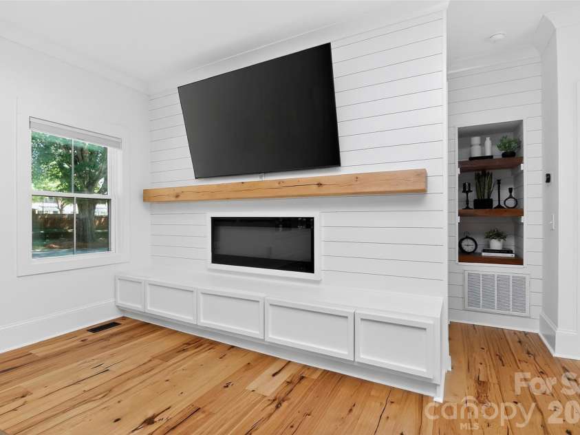 5026 Buckingham Drive, Charlotte, NC 28209.  MLS# CAR4376600, YatesRealty ID 20692. 