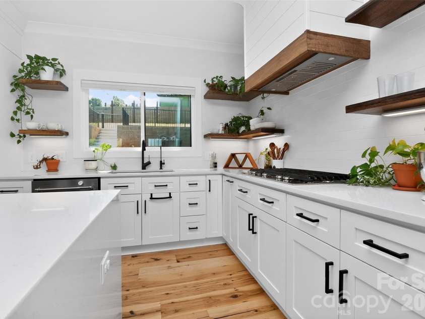 5026 Buckingham Drive, Charlotte, NC 28209.  MLS# CAR4376600, YatesRealty ID 20692. 