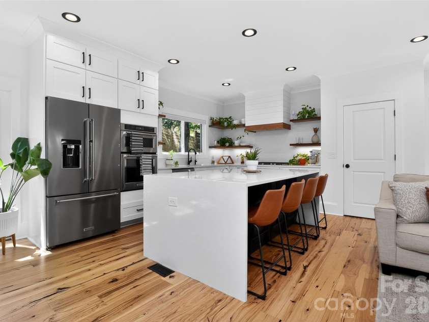 5026 Buckingham Drive, Charlotte, NC 28209.  MLS# CAR4376600, YatesRealty ID 20692. 