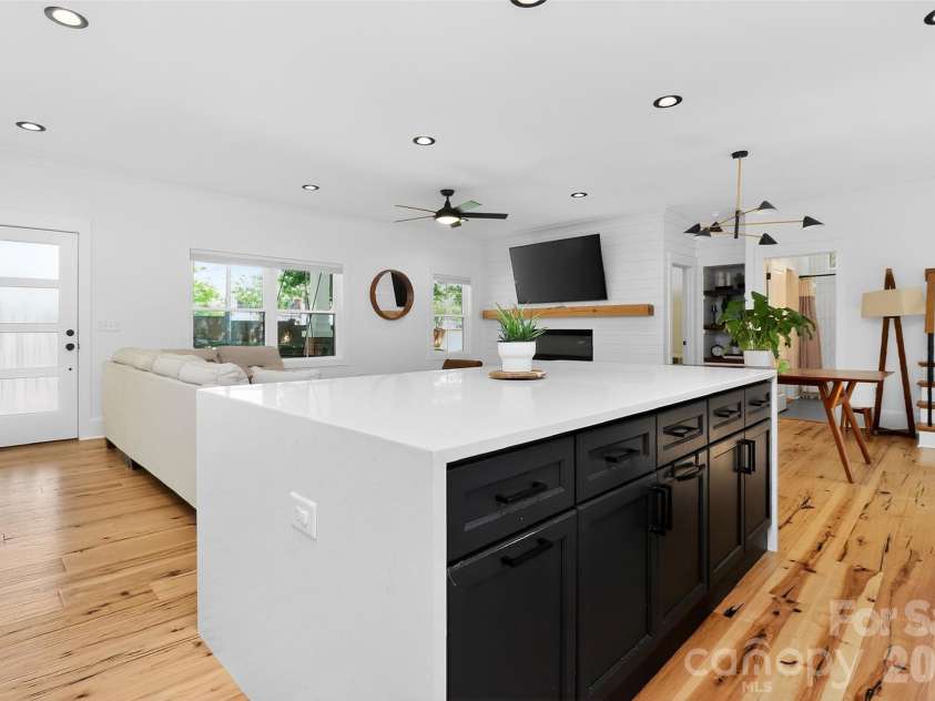 5026 Buckingham Drive, Charlotte, NC 28209.  MLS# CAR4376600, YatesRealty ID 20692. 