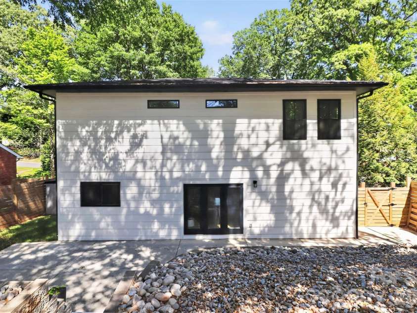 5026 Buckingham Drive, Charlotte, NC 28209.  MLS# CAR4376600, YatesRealty ID 20692. 