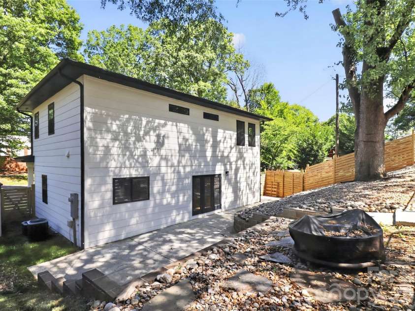 5026 Buckingham Drive, Charlotte, NC 28209.  MLS# CAR4376600, YatesRealty ID 20692. 
