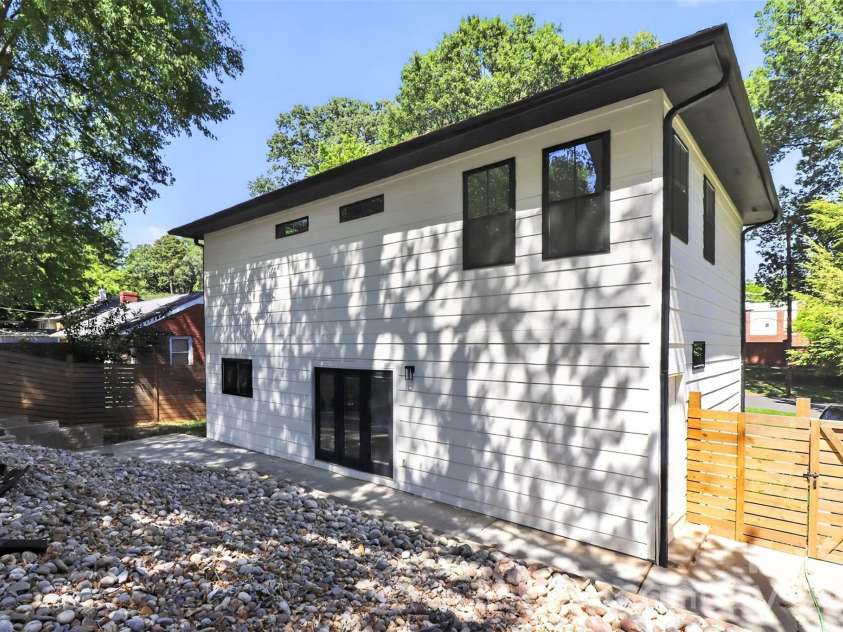5026 Buckingham Drive, Charlotte, NC 28209.  MLS# CAR4376600, YatesRealty ID 20692. 