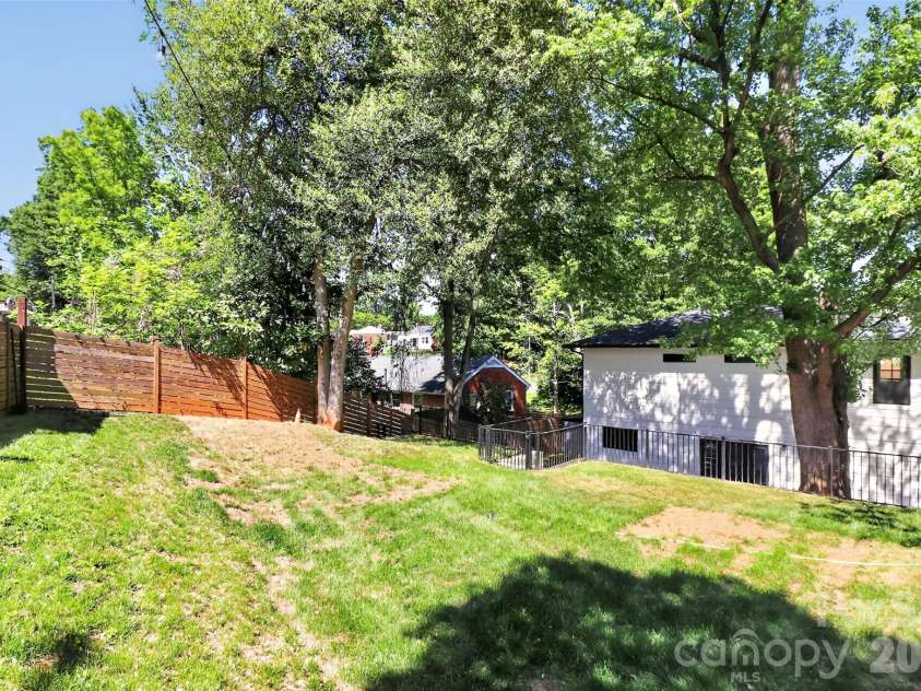 5026 Buckingham Drive, Charlotte, NC 28209.  MLS# CAR4376600, YatesRealty ID 20692. 
