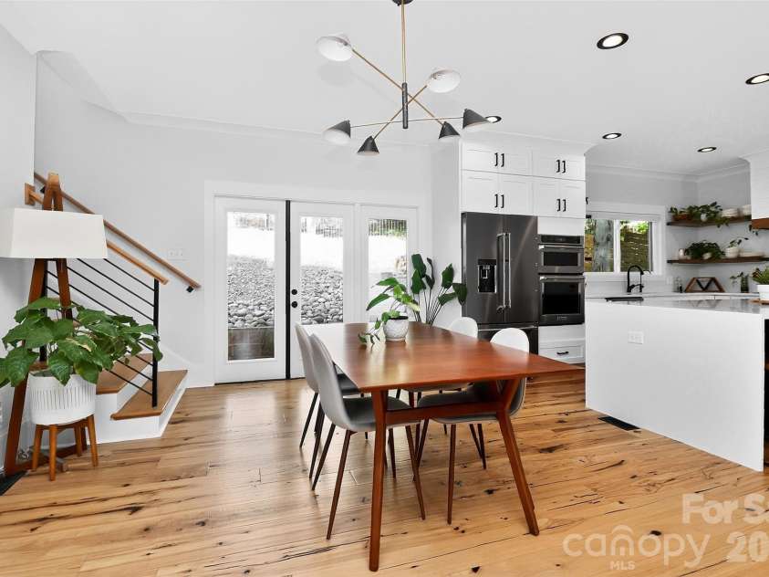 5026 Buckingham Drive, Charlotte, NC 28209.  MLS# CAR4376600, YatesRealty ID 20692. 