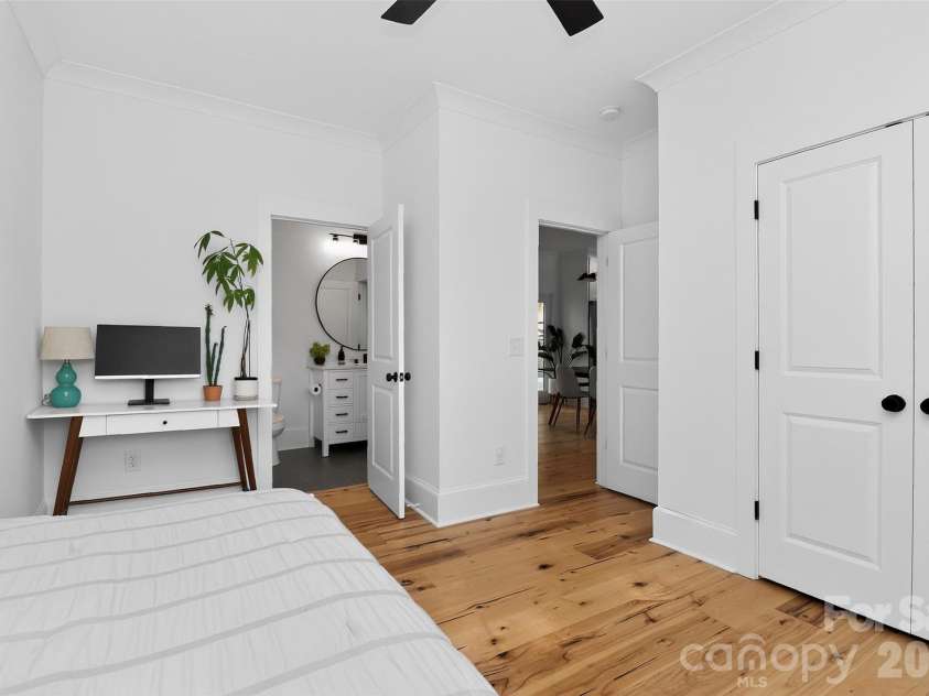 5026 Buckingham Drive, Charlotte, NC 28209.  MLS# CAR4376600, YatesRealty ID 20692. 
