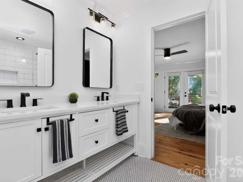 5026 Buckingham Drive, Charlotte, NC 28209.  MLS# CAR4376600, YatesRealty ID 20692. 