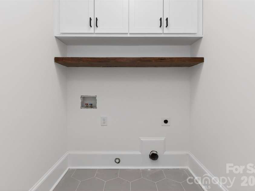 5026 Buckingham Drive, Charlotte, NC 28209.  MLS# CAR4376600, YatesRealty ID 20692. Laundry room