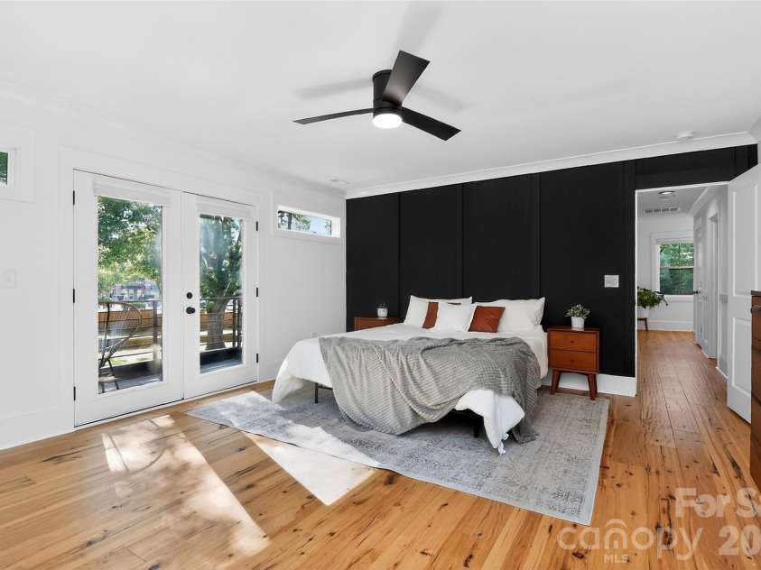 5026 Buckingham Drive, Charlotte, NC 28209.  MLS# CAR4376600, YatesRealty ID 20692. Primary bedroom
