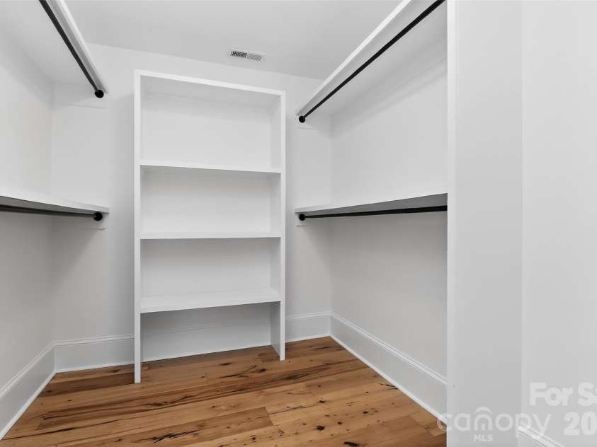 5026 Buckingham Drive, Charlotte, NC 28209.  MLS# CAR4376600, YatesRealty ID 20692. Primary closet 