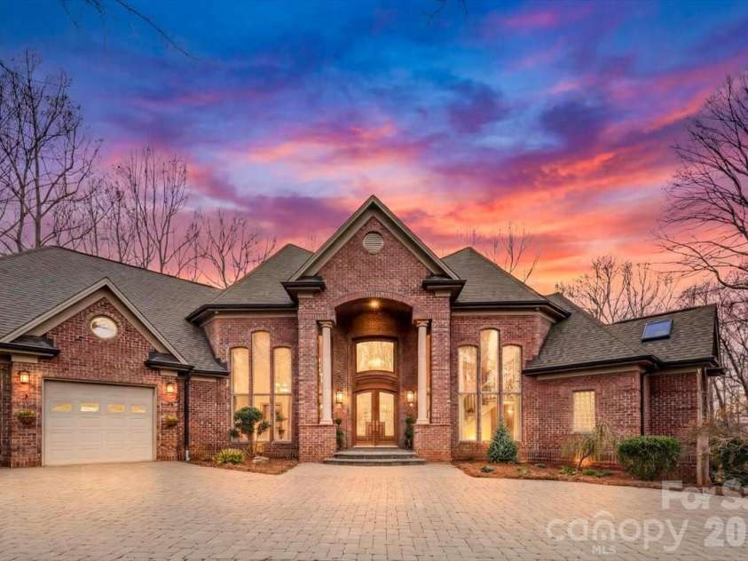 1043 Rolling Green Drive, Newton, NC 28658.  MLS# CAR4355758, YatesRealty ID 20693. 