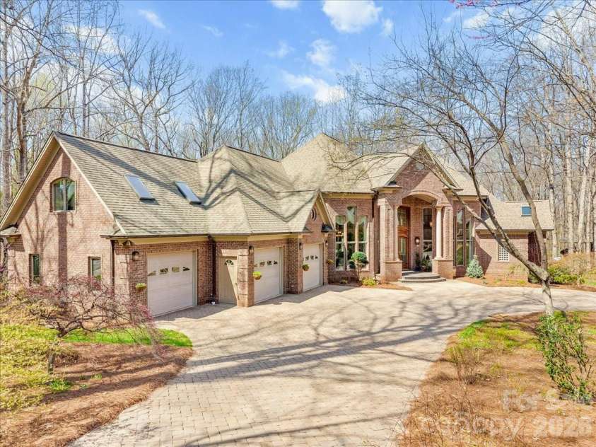 1043 Rolling Green Drive, Newton, NC 28658.  MLS# CAR4355758, YatesRealty ID 20693. 