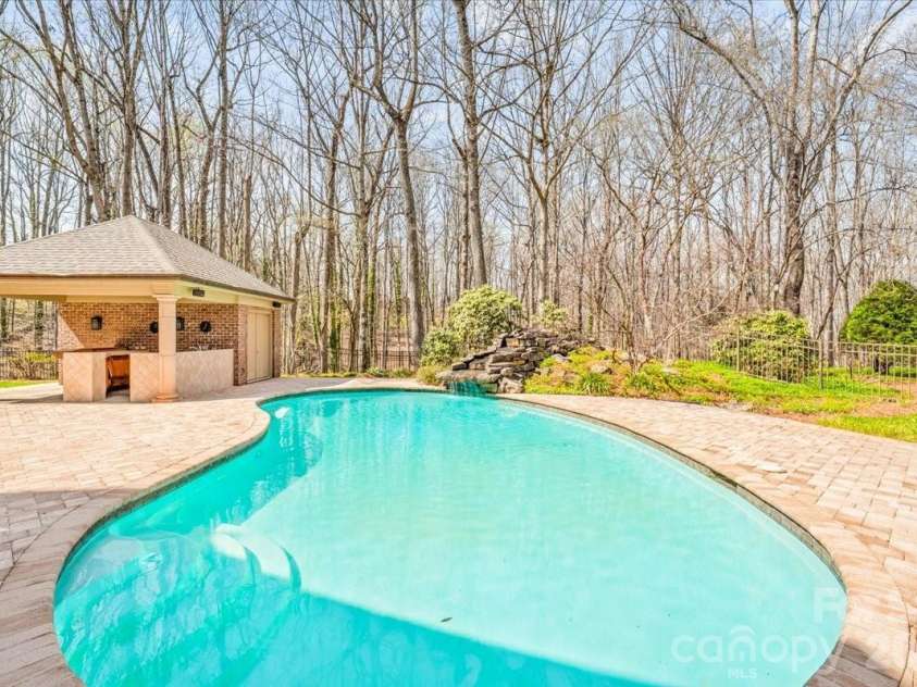 1043 Rolling Green Drive, Newton, NC 28658.  MLS# CAR4355758, YatesRealty ID 20693. 