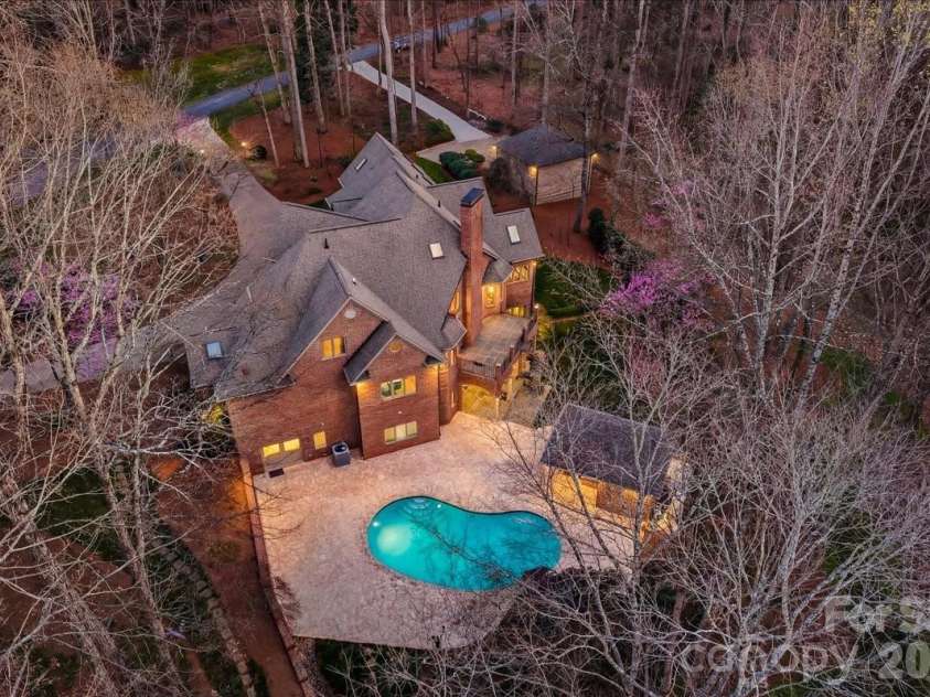 1043 Rolling Green Drive, Newton, NC 28658.  MLS# CAR4355758, YatesRealty ID 20693. 