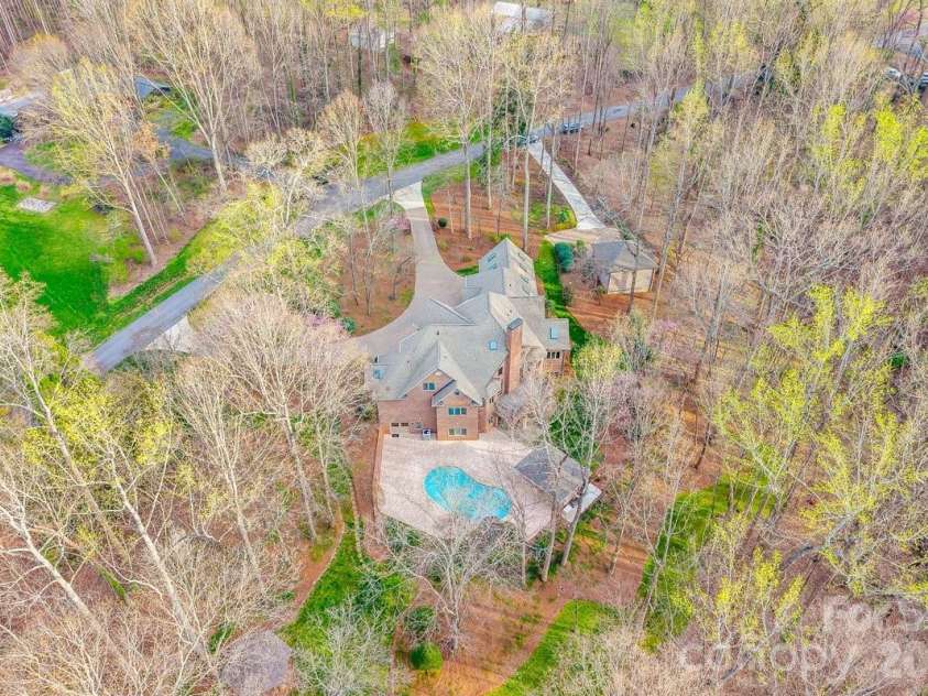 1043 Rolling Green Drive, Newton, NC 28658.  MLS# CAR4355758, YatesRealty ID 20693. 