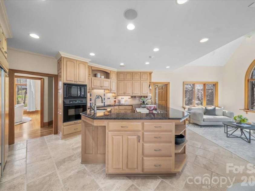 1043 Rolling Green Drive, Newton, NC 28658.  MLS# CAR4355758, YatesRealty ID 20693. Kitchen W/ Breakfast Nook and Sunroom