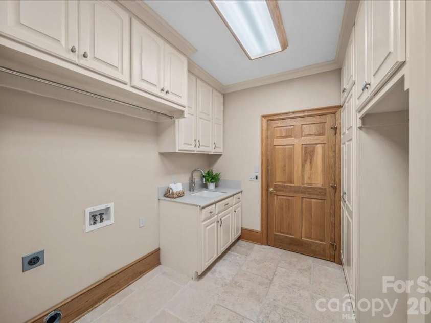 1043 Rolling Green Drive, Newton, NC 28658.  MLS# CAR4355758, YatesRealty ID 20693. Laundry on Main