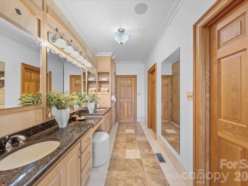 1043 Rolling Green Drive, Newton, NC 28658.  MLS# CAR4355758, YatesRealty ID 20693. Primary Ensuite