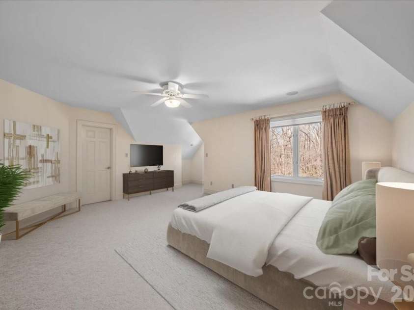 1043 Rolling Green Drive, Newton, NC 28658.  MLS# CAR4355758, YatesRealty ID 20693. Virtually Staged