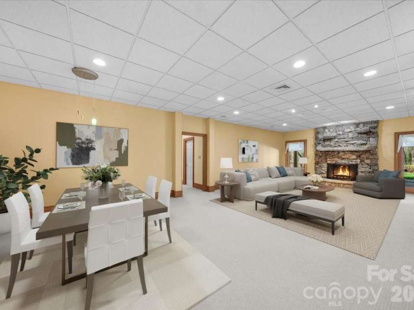 1043 Rolling Green Drive, Newton, NC 28658.  MLS# CAR4355758, YatesRealty ID 20693. Virtually Staged