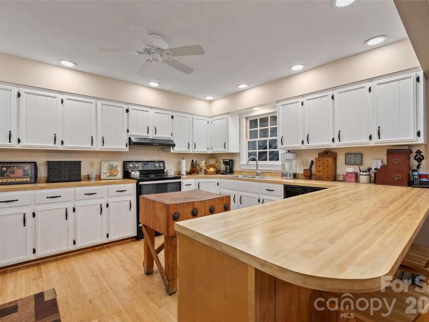 134 The Trail, Maggie Valley, NC 28751.  MLS# CAR4369403, YatesRealty ID 20695. 