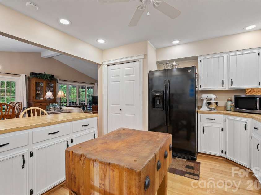 134 The Trail, Maggie Valley, NC 28751.  MLS# CAR4369403, YatesRealty ID 20695. 