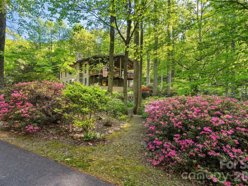 134 The Trail, Maggie Valley, NC 28751.  MLS# CAR4369403, YatesRealty ID 20695. 