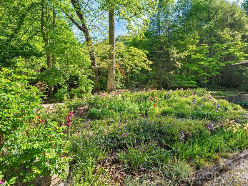 134 The Trail, Maggie Valley, NC 28751.  MLS# CAR4369403, YatesRealty ID 20695. 